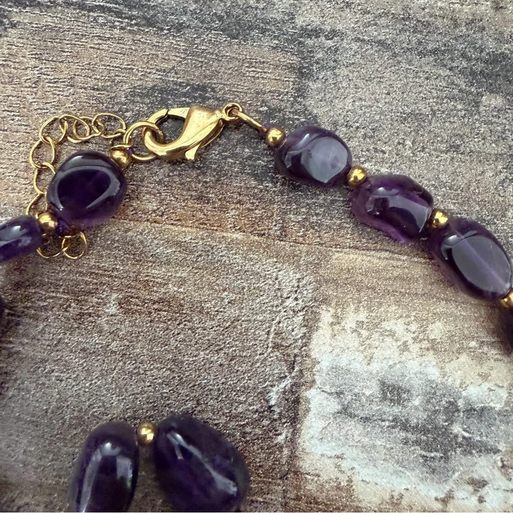 Purple stone and gold toned necklace - Picture 3 of 3